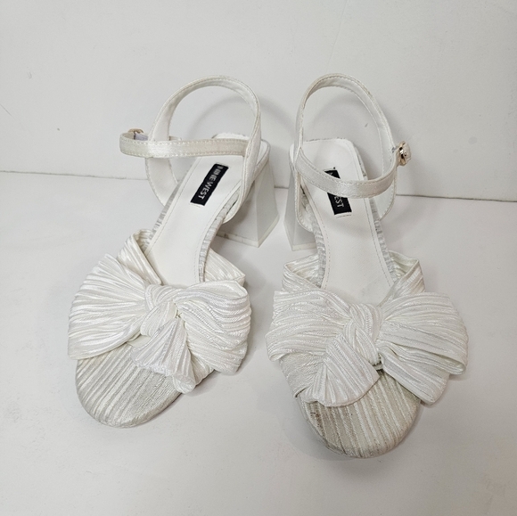 Nine West Shoes - Nine West Open Toe All White Bow Sandal Chunky Heel Size 7.5